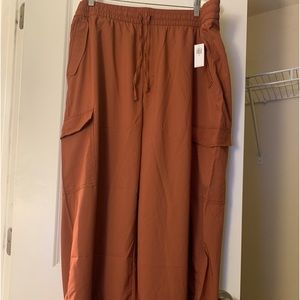 Women’s OldNavy wide leg cargo pants